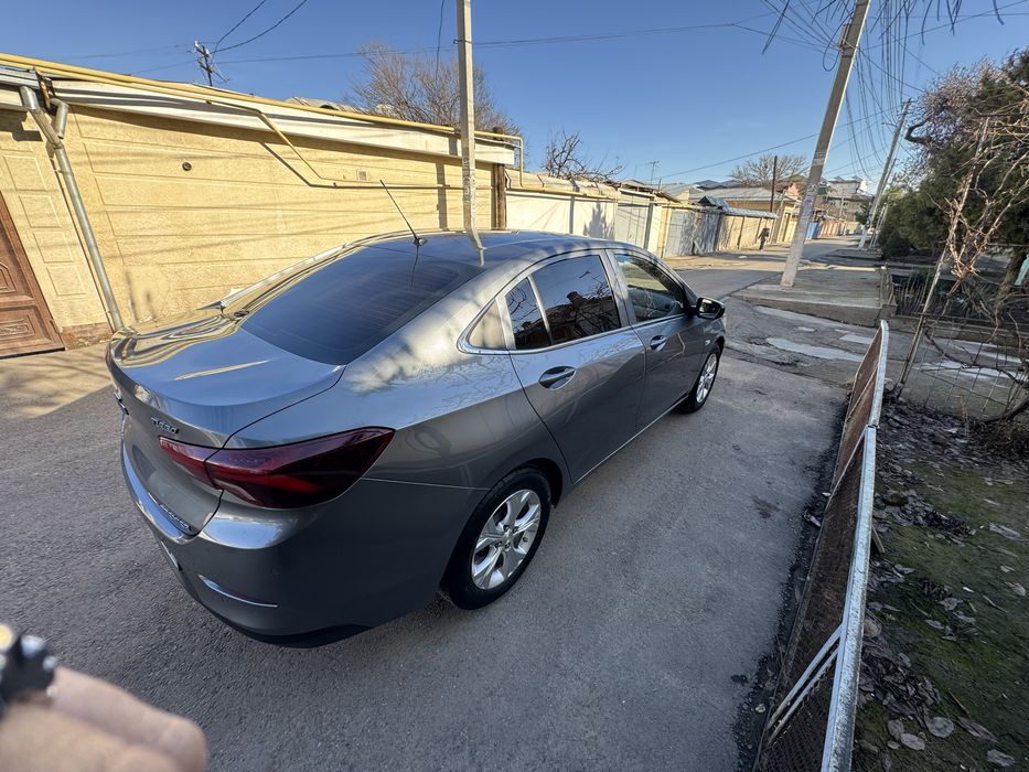 Продаю Onix premiere 5 позиция 2024 год , пробег 24 тыс км