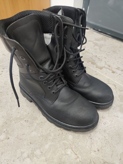 Bocanci noi mărimea 42