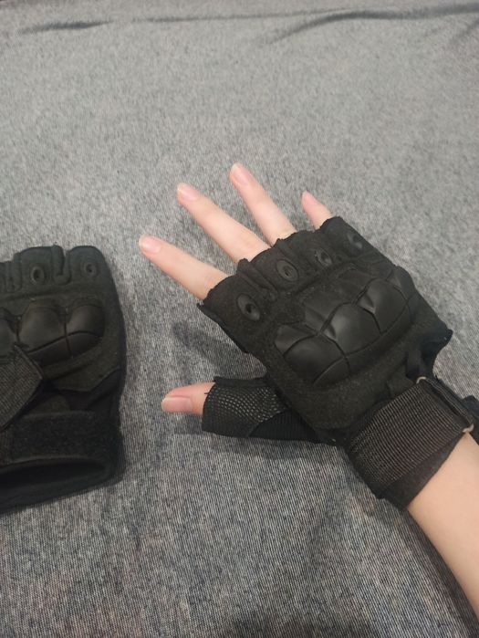 Тактические перчатки с защитой