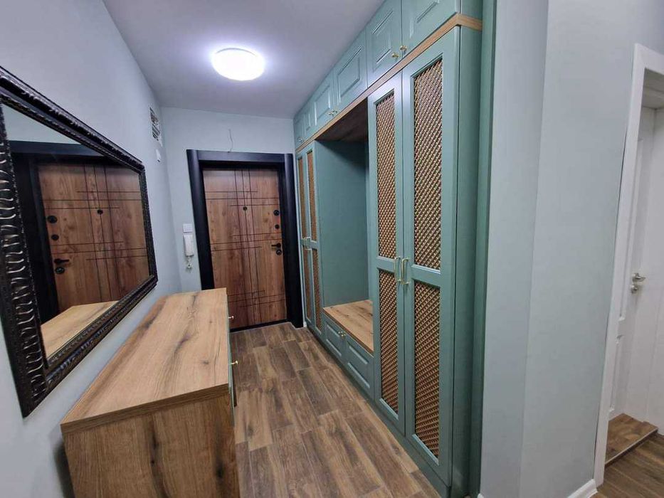 Продава се Тристаен апартамент в Варна, Базар Левски - 80 кв.м за 3175 €/кв.м - Снимка #2