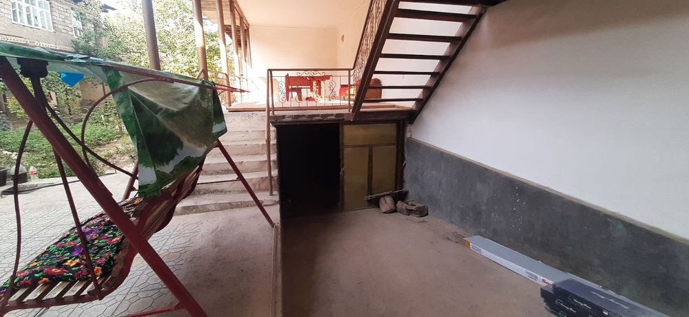 Жиззах шахрида жойлашганТурар жой ховли