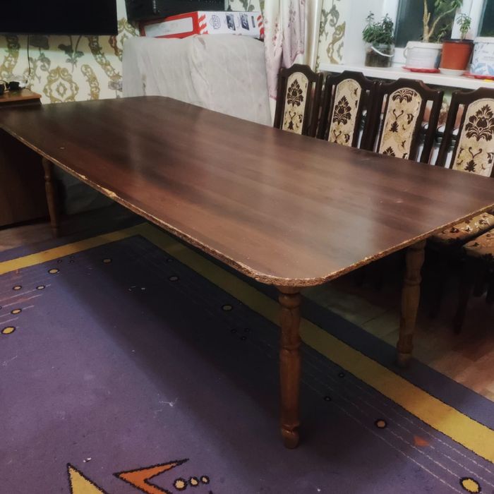 Продам большой стол и 10 стульев