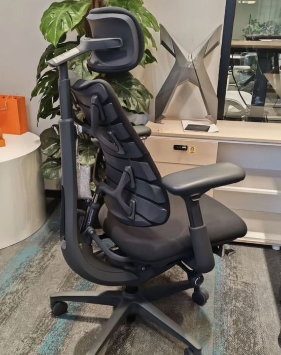 Стол Libernovo Omni се предлага за поръчка с гаранция