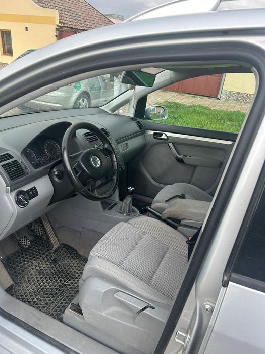 vw touran 2.0tdi 140 cai 7 locuri