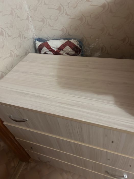 отдам тумбочку даром