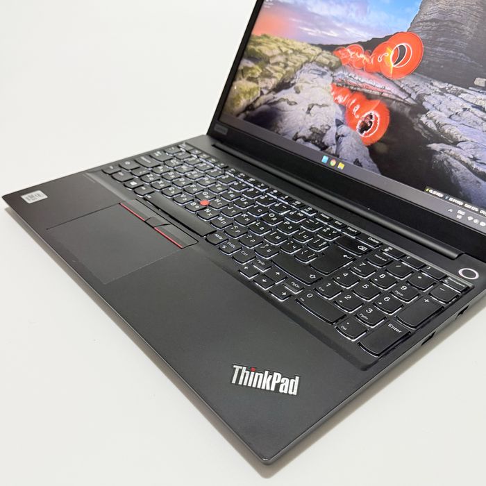 Lenovo ThinkPad E15/IPS/i5-10210U/8GB/256GB NVMe/Подсветка