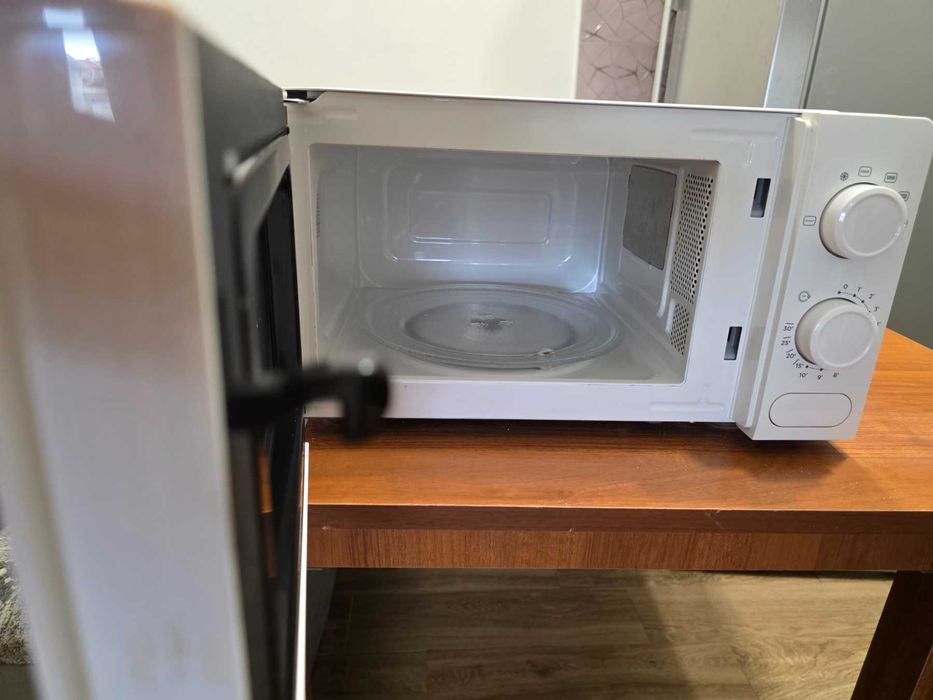 Микровълнова black decker, НЕРАЗЛИЧИМА ОТ НОВА, почти неизползвана