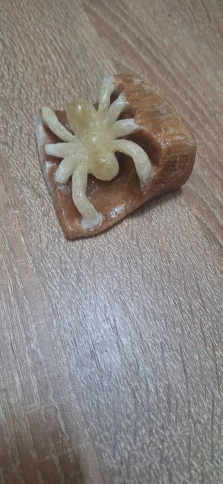 Паук из камня оникс