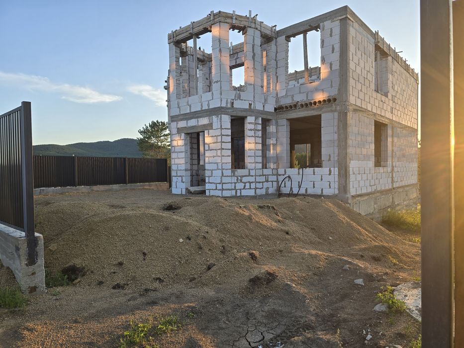 Продам дом не достроенный