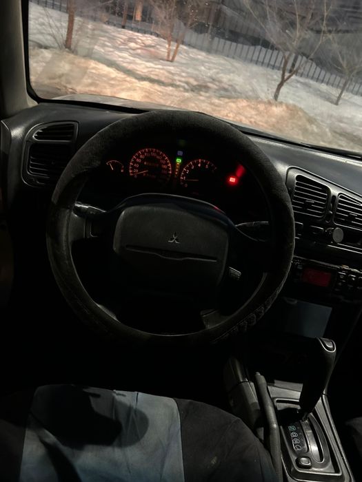 Продаю машину срочно !!