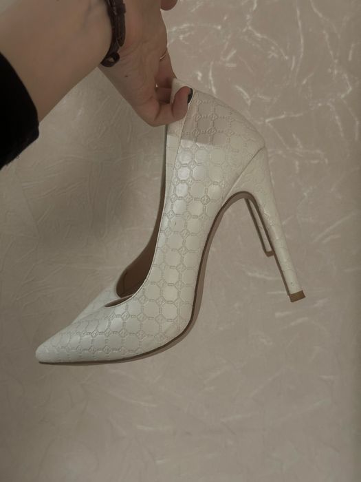 Туфли белые