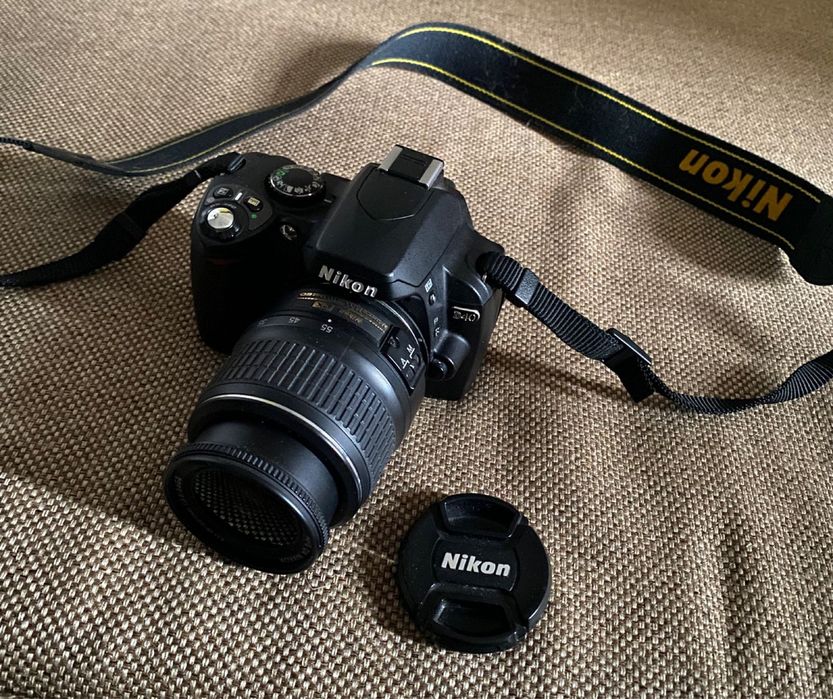 Зеркалка Nikon D40