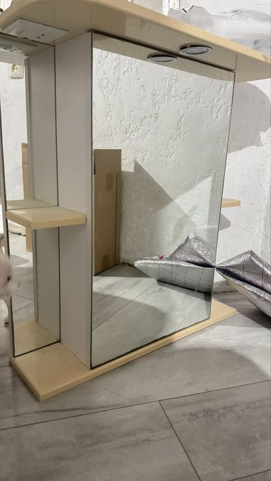 Тумба с зеркалом для ванной