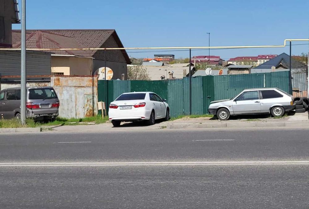 Продам участок в центре города вдоль оживлен трассы удобен под бизнес.