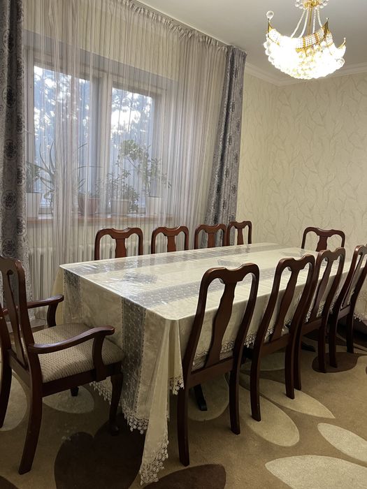 Стол и стулья