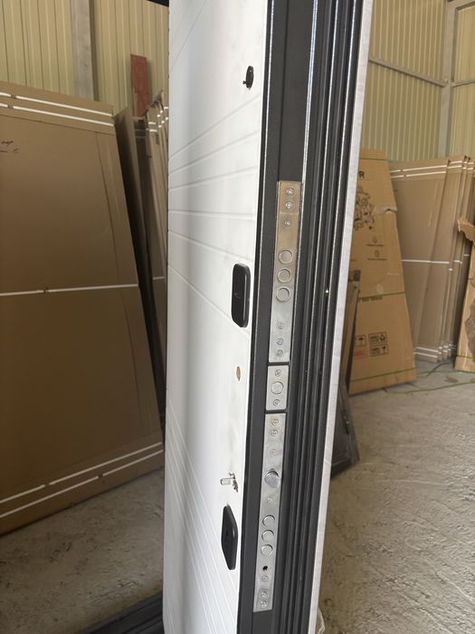 Входные Двери. Сыртқы есіктер