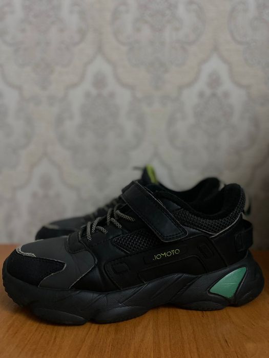 Продам кроссовки