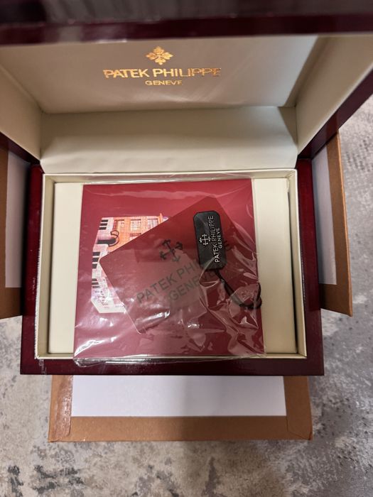 Продавам часовник Patek Philippe Aquanaut 5167A Black Dial. Работи перфетно! БЕЗ БАРТЕРИ!