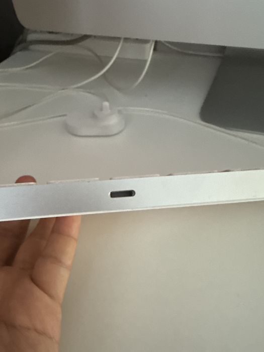 Продам клавиатуру apple magic keyboard оригинал с коробкой
