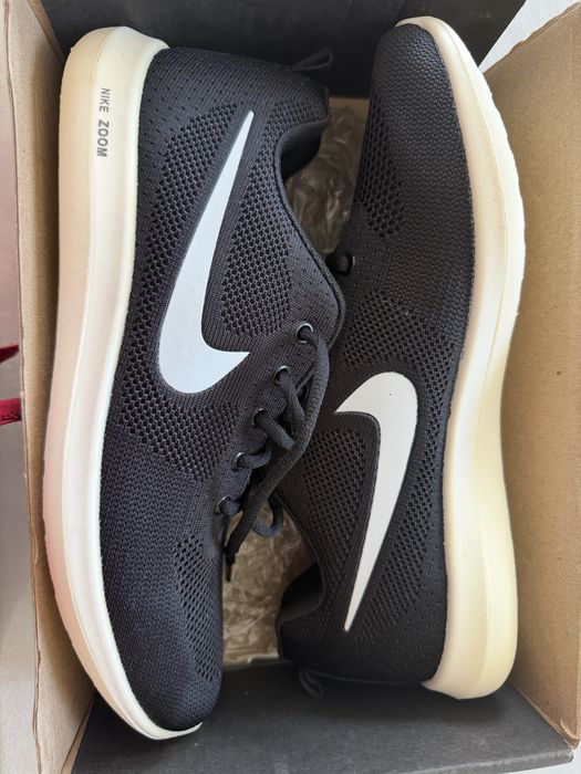Продам кроссовки Nike