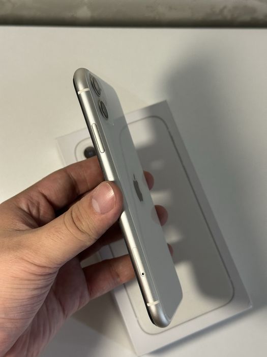Продам iPhone 11 128Gb новый