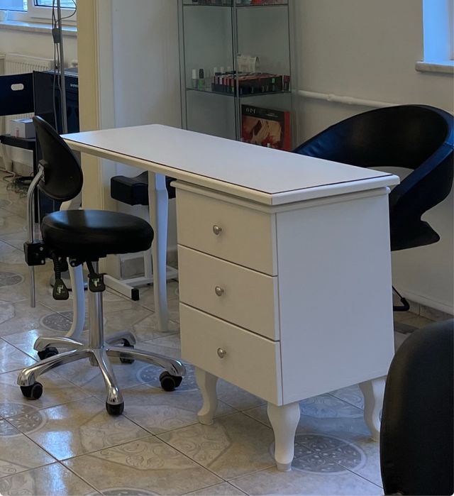 Mobila de lemn pentru living sau birou