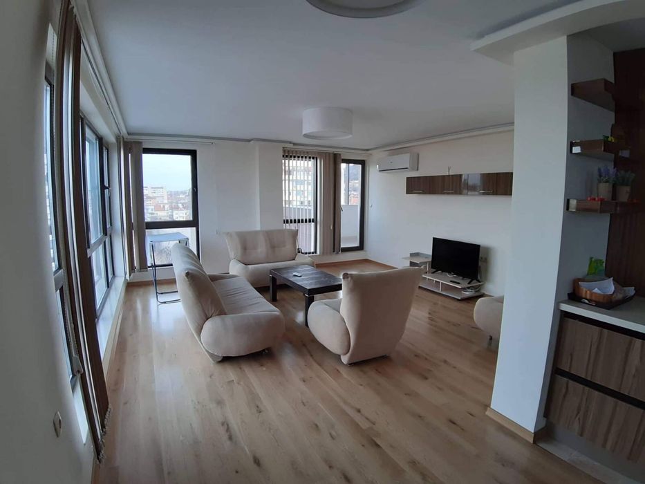 Дава се под наем Тристаен апартамент в Пловдив, Мараша - 135 кв.м за 600 € - Снимка #1