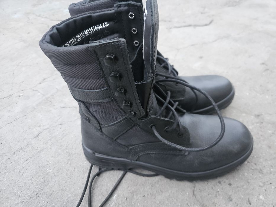 Продам берцы новые 42р
