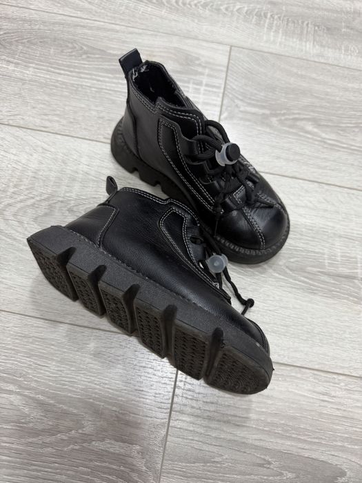 Детская обувь(ботинки и кроссовки)