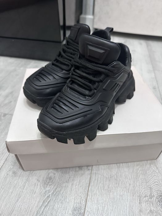 Продам кожаные кроссовки