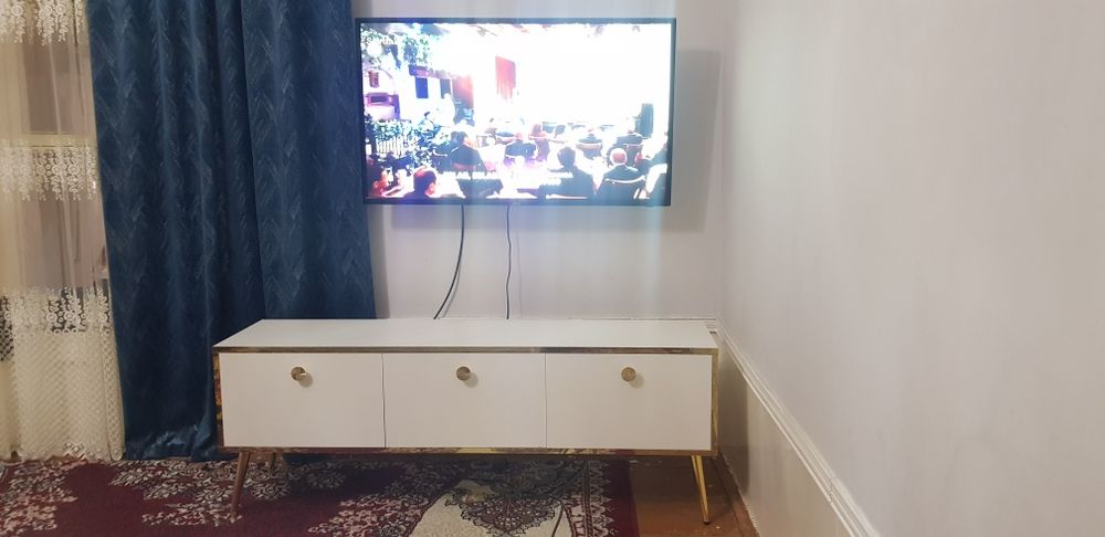 Телевизор поставка 137х35