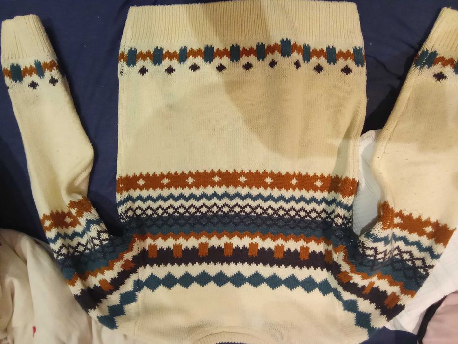 Зимни пуловери 6-8 г.-2 евро.