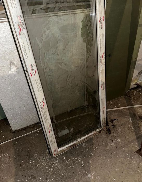 Продам Пластиковую Дверь!!!