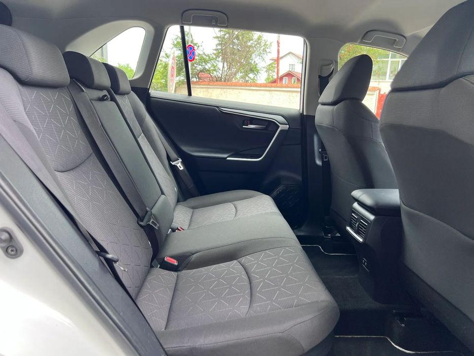 Toyota RAV4 2.5 Hybrid 2020/ 4x4/ Istoric service Reprezentanta