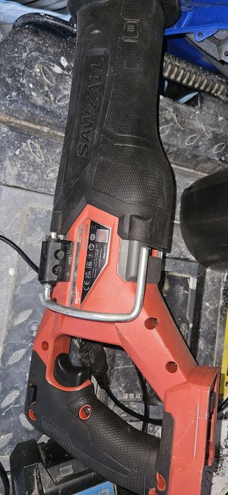 Milwaukee fuel m18   circular si fierestrāu sabie