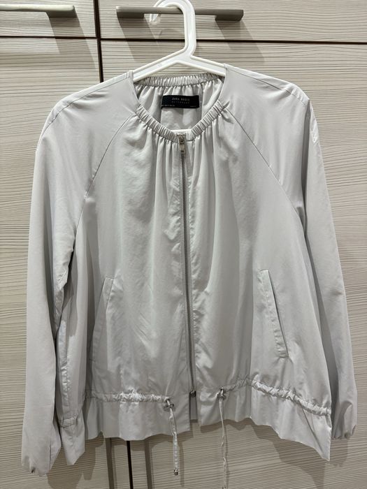 Легкая ветровка ZARA