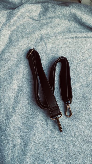 Poseta  neagra cu flori , material textil si piele