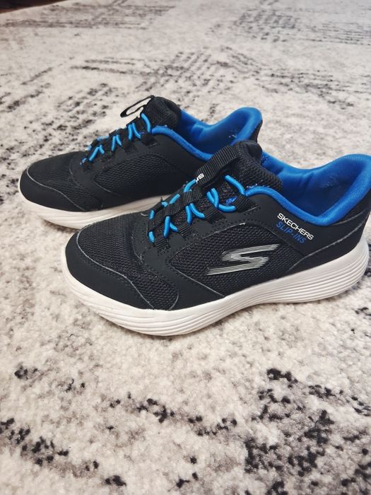 Adidasi skechers baietel marimea 28