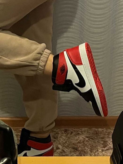 Кросовки джорданы весна-осень 43-44