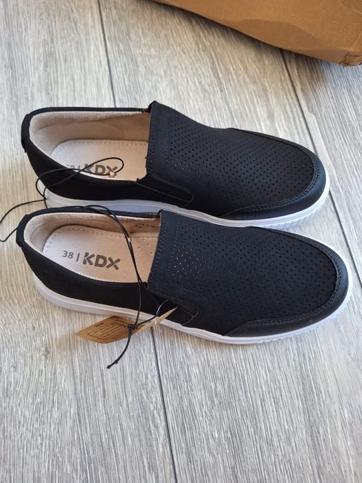 Продам школьные макасины