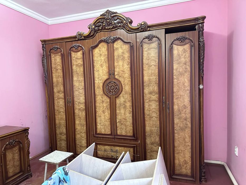 Продаётся Спальный гарнитур мебель