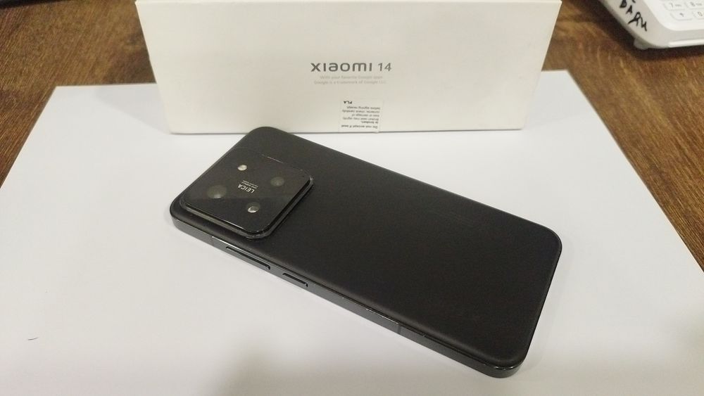 Телефон Xiaomi 14