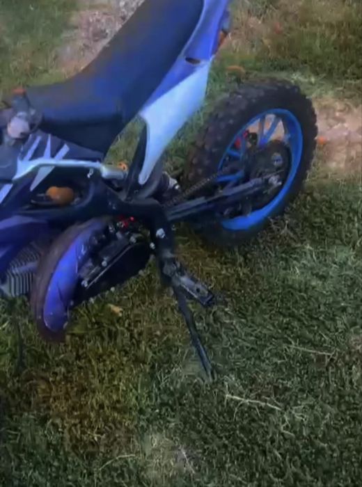 Vind mini cross porneste dar nu are demaro i cade lantul il 250lei neg