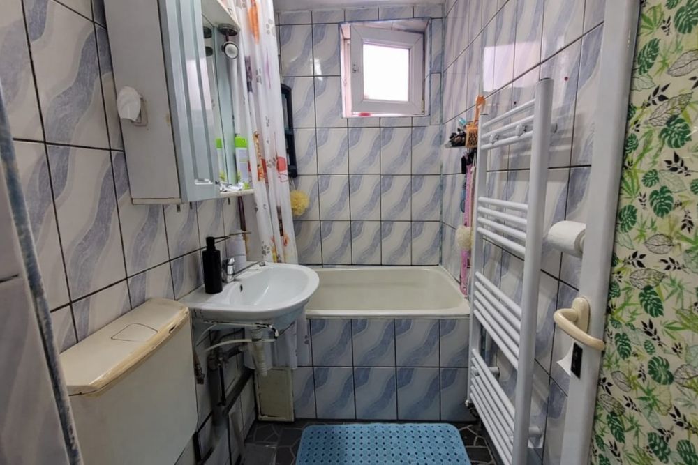 Vânzare - Apartament 4 camere -  Balcon spațios!
