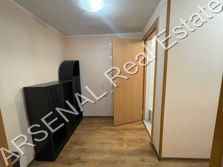 Офис под наем, Център