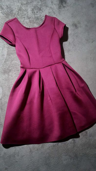 Кокетна неопренова рокля