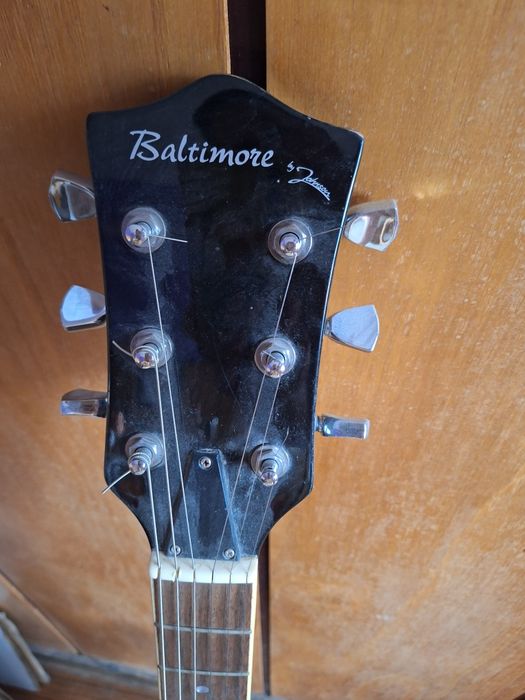 Електрична китара гибсон 25 без кабел за усилвател .