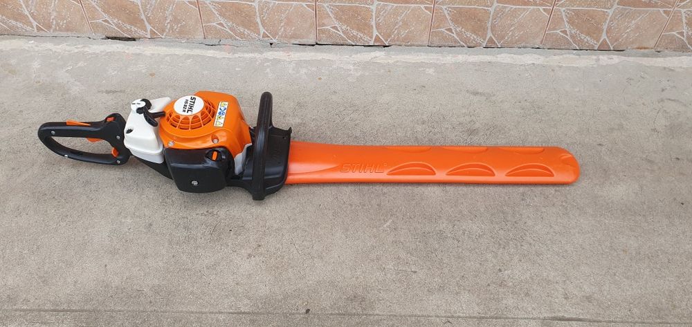 Foarfeca de tuns gard viu stihl HS 82r.