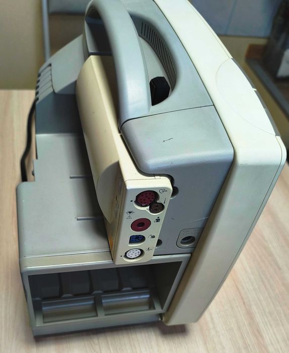 Монитор пациента Philips IntelliVue MP50