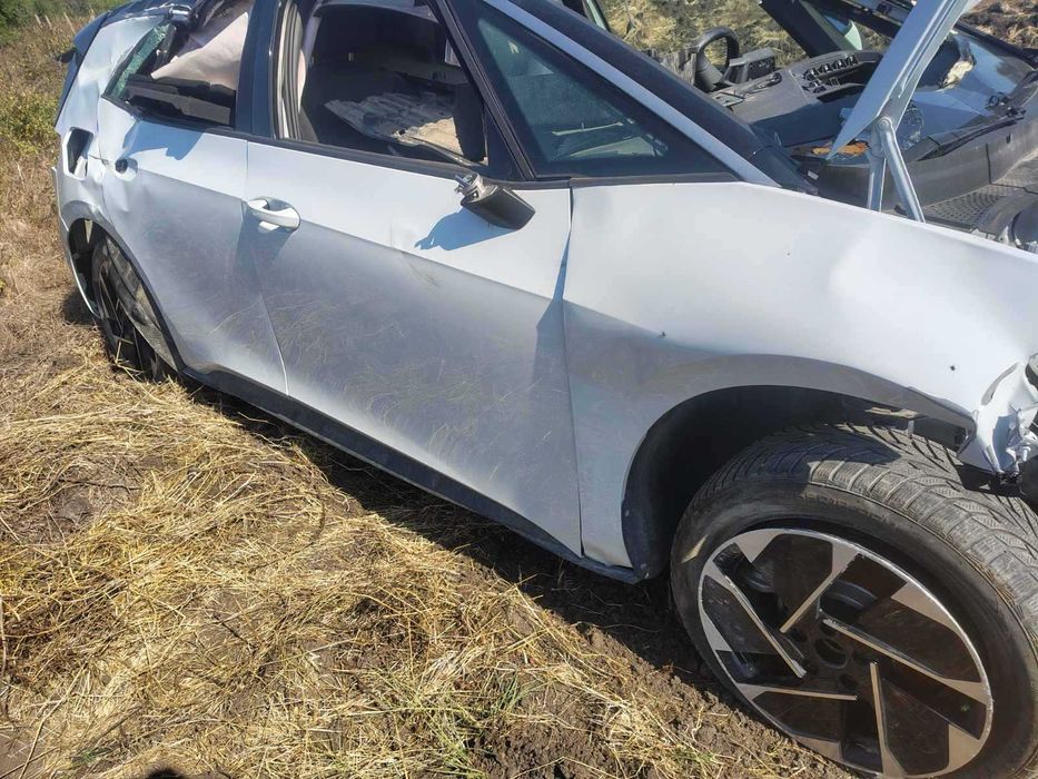 Продавам на Части Volkswagen ID.3 2023г